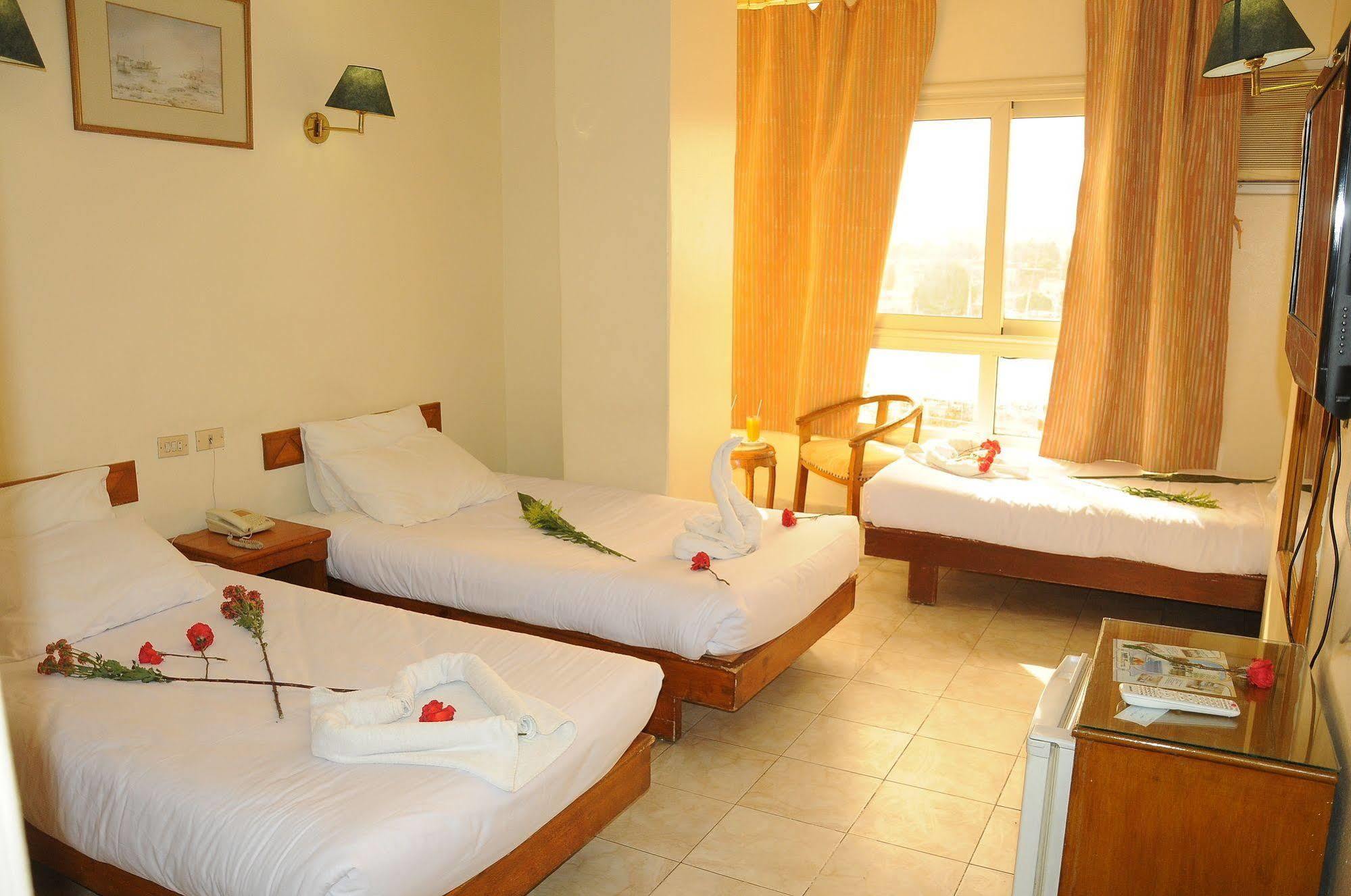 Nile Hotel Aswan Zewnętrze zdjęcie