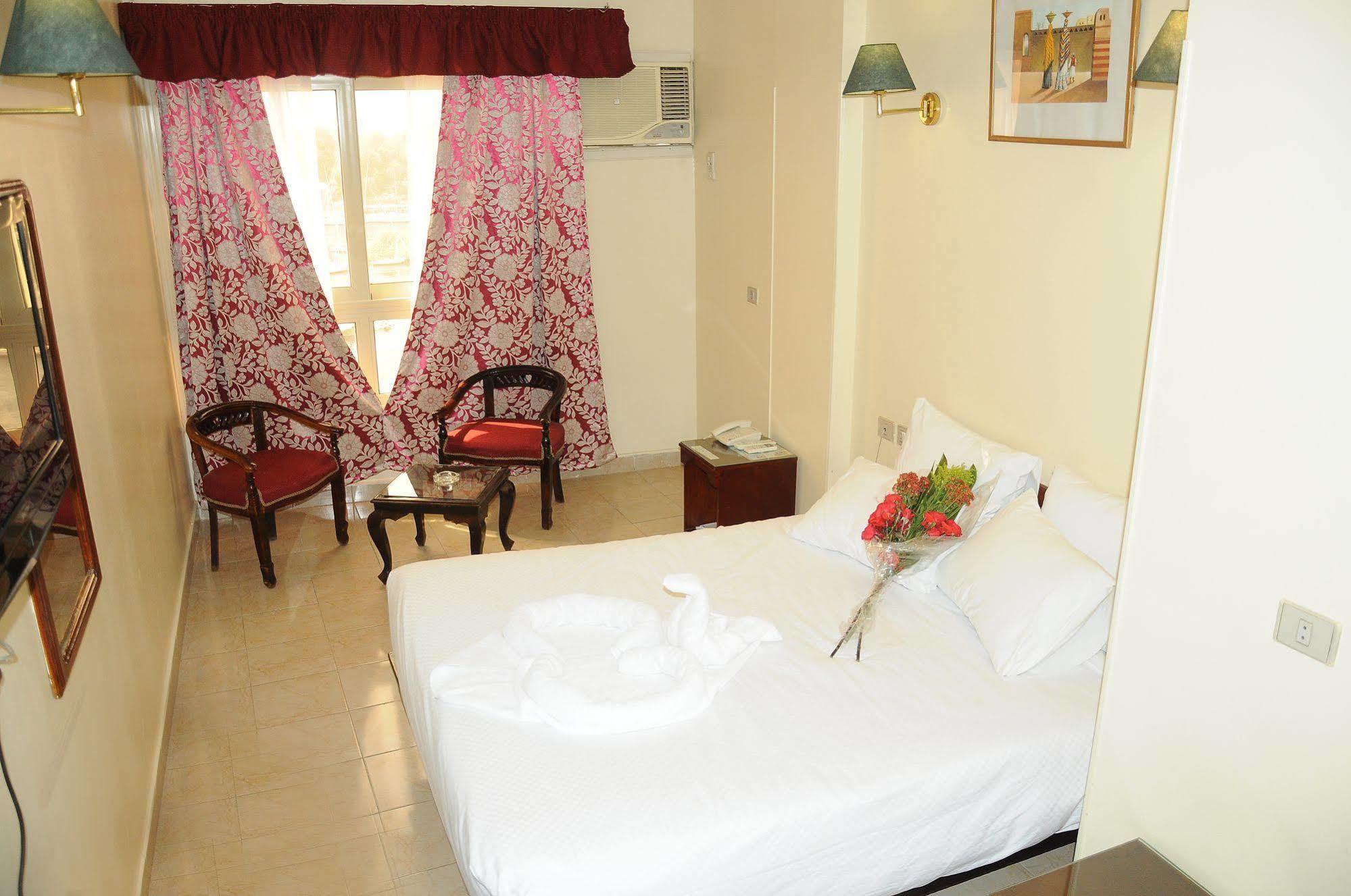 Nile Hotel Aswan Zewnętrze zdjęcie
